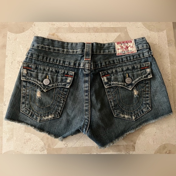 True Religion NWOT Vintage Blue Distressed Jean Shorts Size 28 💙 - Picture 1 of 8
